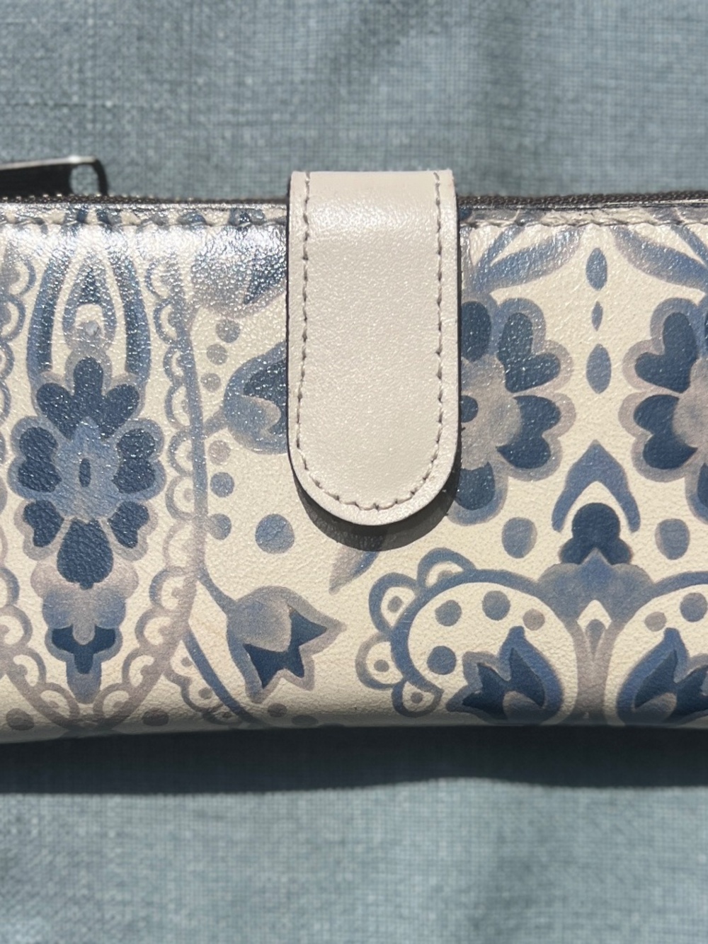NWOT - Patricia Nash ~Italian Folklore ~ NAZARI Bifold Wallet~ White & Blue